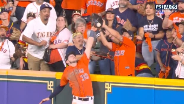 Kyle Tucker leaps to rob a home run
